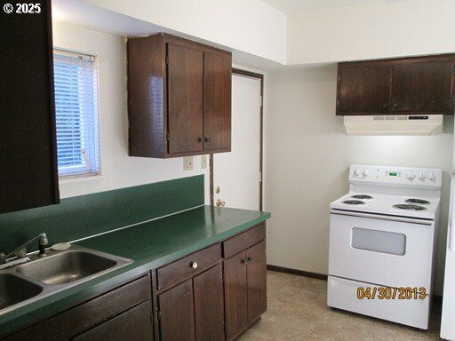 Property Photo: 736 5th St OR 97477