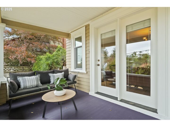 Property Photo: 623 SE 69th Ave OR 97215