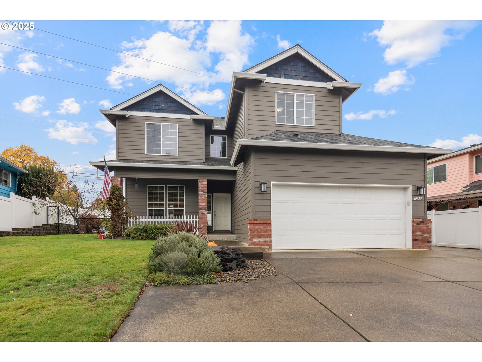 Property Photo: 6935 SE Renada St OR 97267