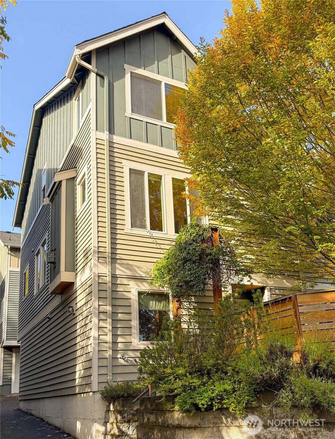 Property Photo: 1006 N 39th Street WA 98103