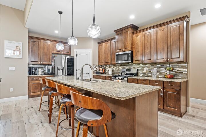 Property Photo: 1830 E Madera Street WA 99344