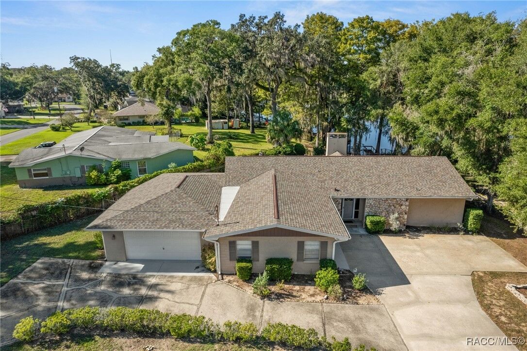 Property Photo:  1308 Lakeshore Drive  FL 34450 