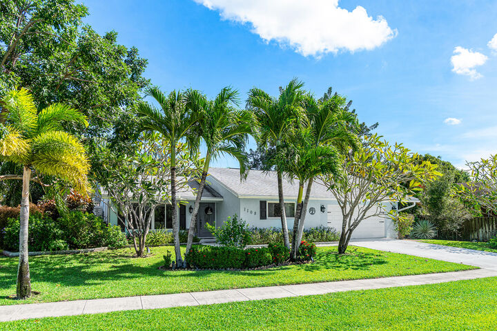 Property Photo:  1108 Petrel Road  FL 33414 