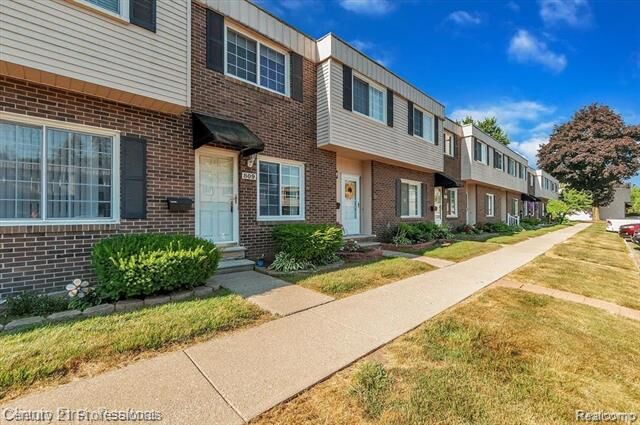 Property Photo: 809 Estrada Drive MI 48111