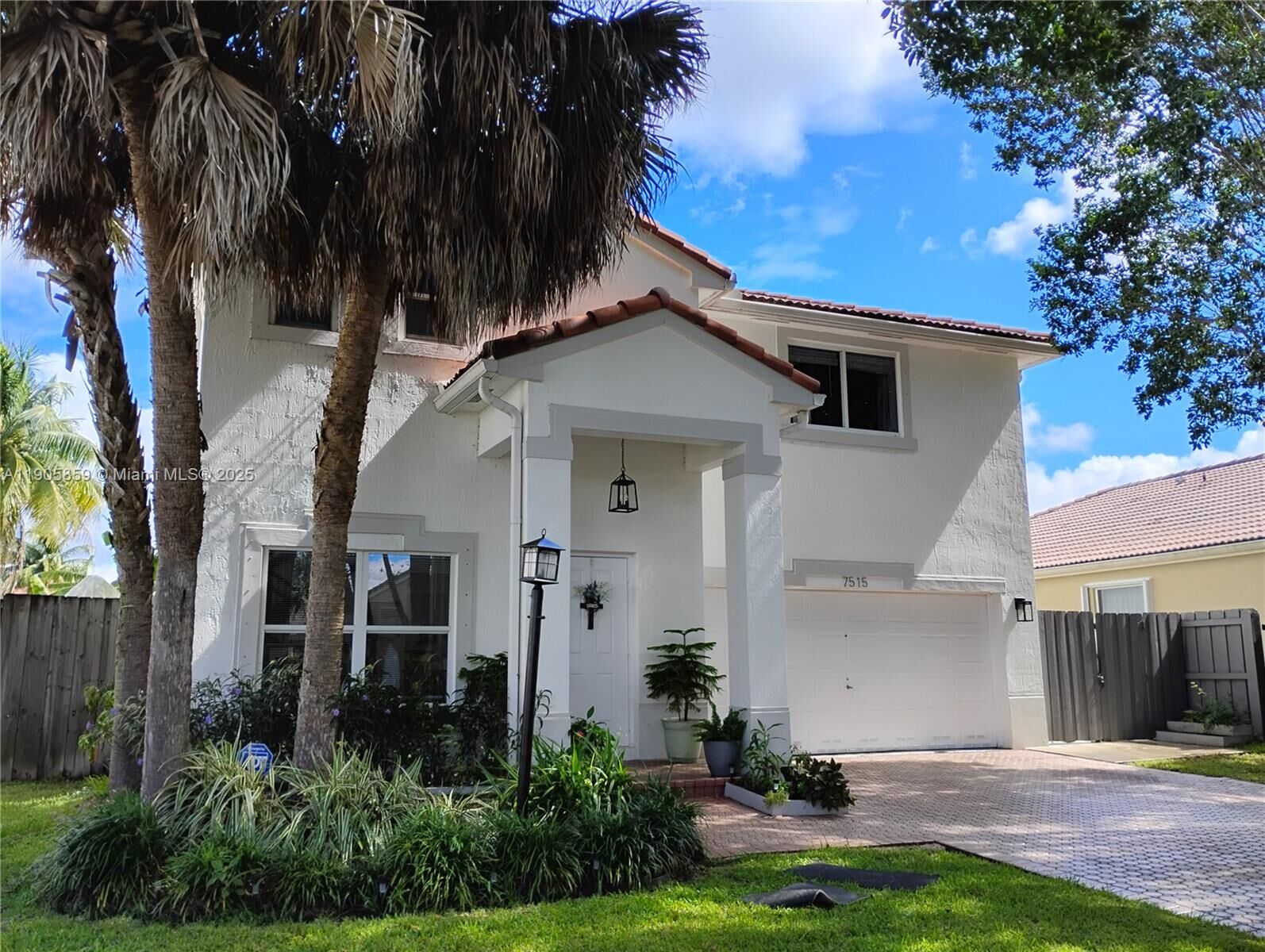 Property Photo:  7515 SW 164th Ct  FL 33193