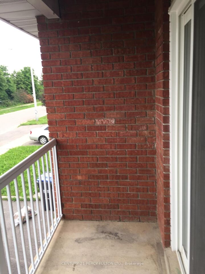 Property Photo:  101 Simmons Boulevard Main  ON L6V 3X4 