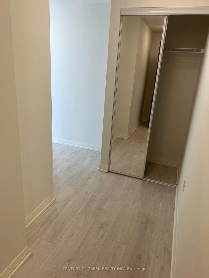 Property Photo:  27 Korda Gate 809  ON L4K 0P6 