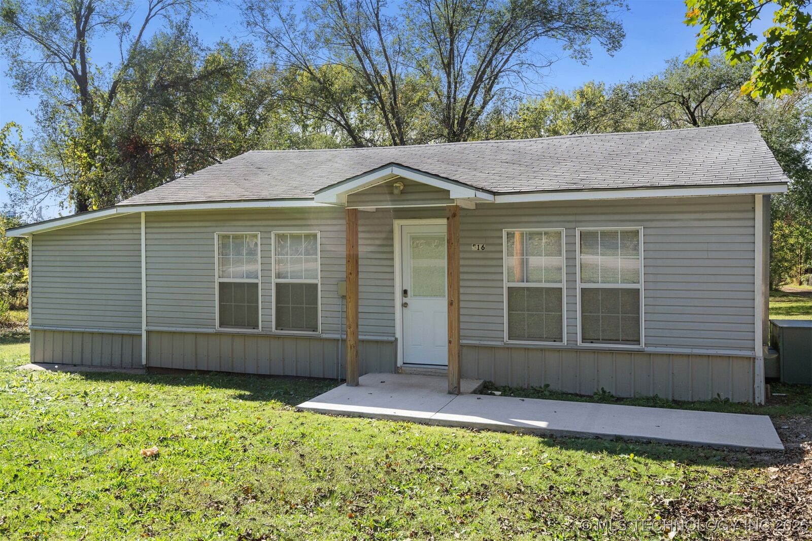 Property Photo: 516 S Cherokee Street OK 74960