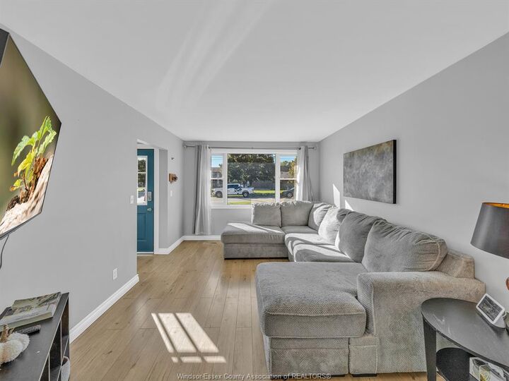 Property Photo:  129 Lansdowne Avenue  ON N9Y 1S4