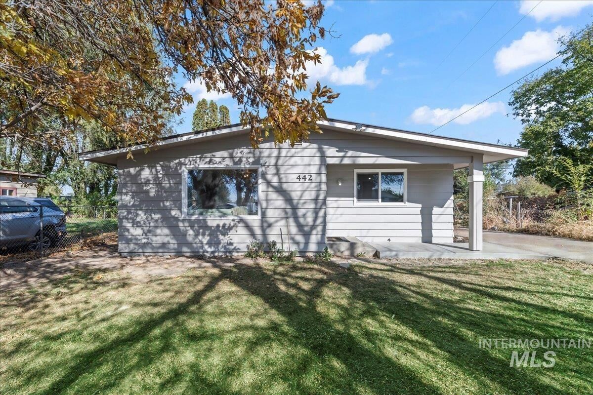 Property Photo:  442 1st St N  ID 83687 