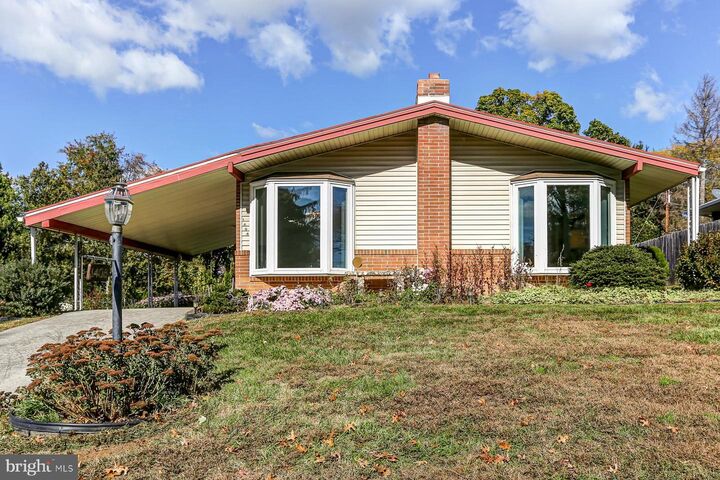 Property Photo:  1406 Carlisle Road  PA 17011 