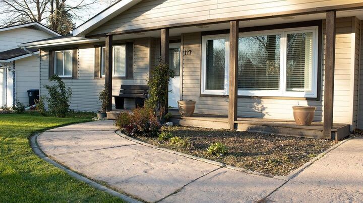 Property Photo: 117 Autumnwood Drive MB R5G 2C3