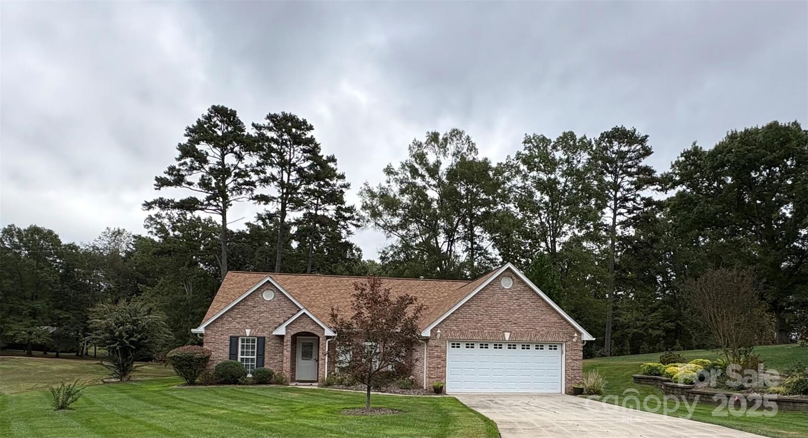 Property Photo:  517 Fairway Ridge Road  NC 28146 