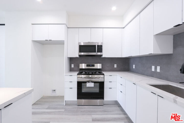 Property Photo: 11800 Courtleigh Dr CA 90066