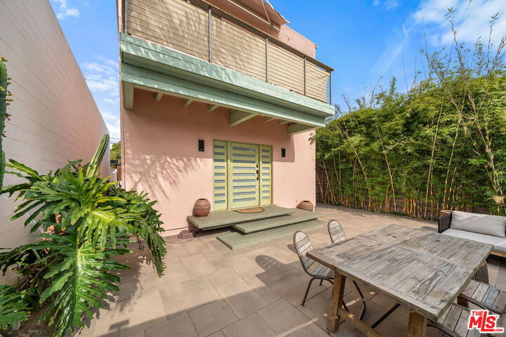 Property Photo:  621 Rose Ave  CA 90291 