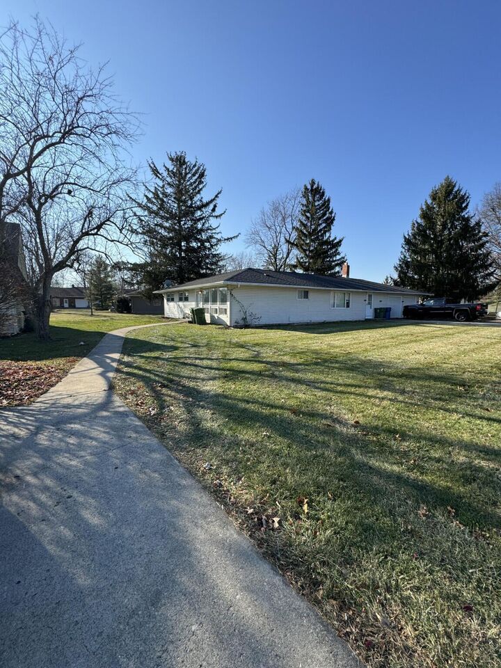 Property Photo:  601 Kenny Lane  OH 43040 