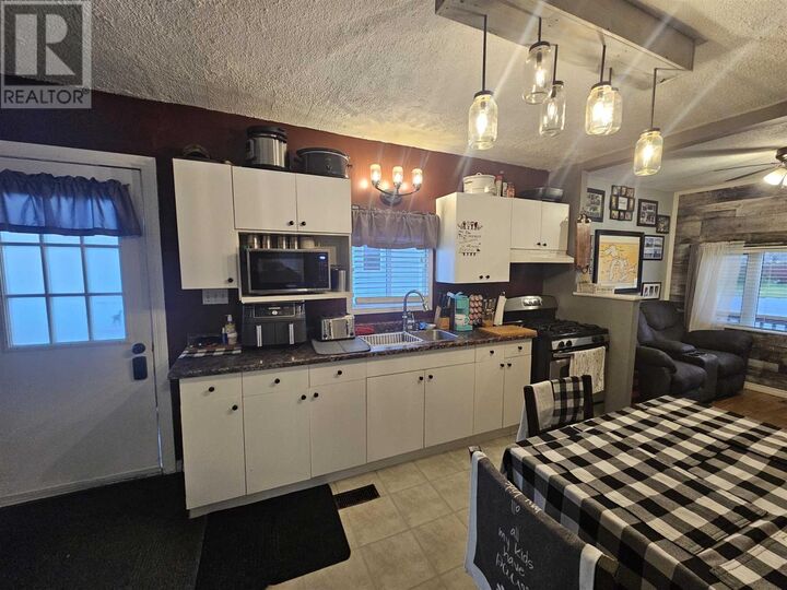 Photo de la propriété:  157 Churchill Ave  ON P6C 2P9 