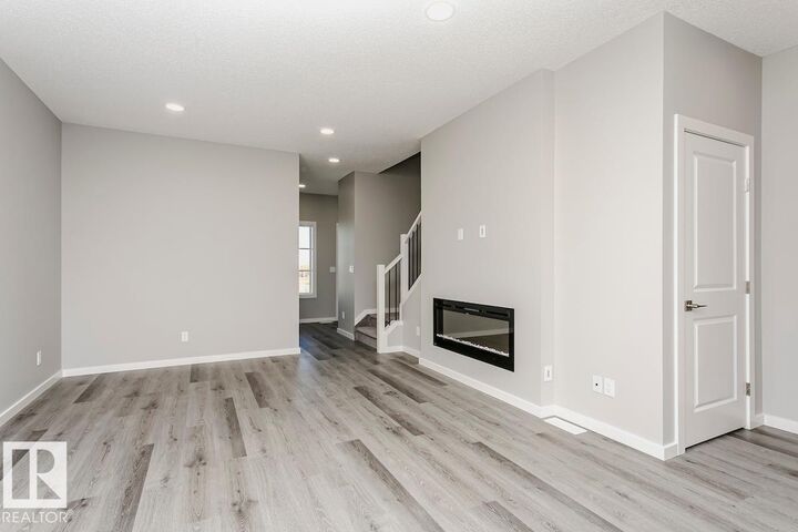 Property Photo:  4303 Kinglet Drive NW  AB T5S 2C2 