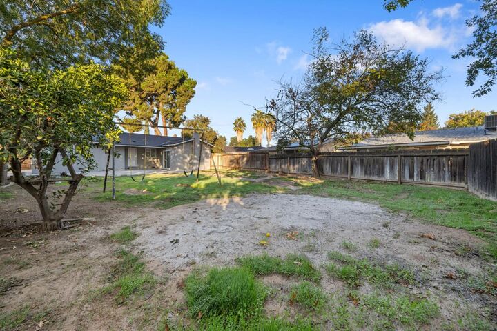 Property Photo:  5374 N Santa Fe  CA 93711 