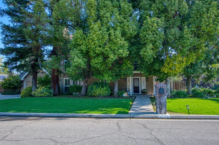 1771 S Waverly Lane  Fresno CA 93727 photo