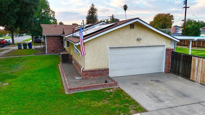 Property Photo:  906 W. Ashcroft  CA 93705 