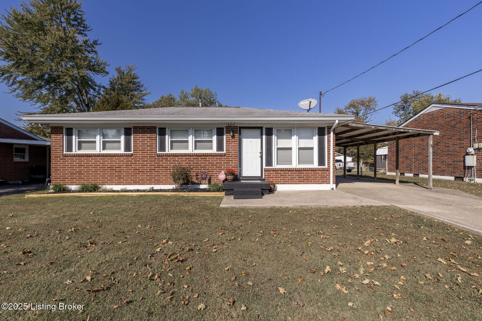 Property Photo:  6217 Hackberry Way  KY 40229 