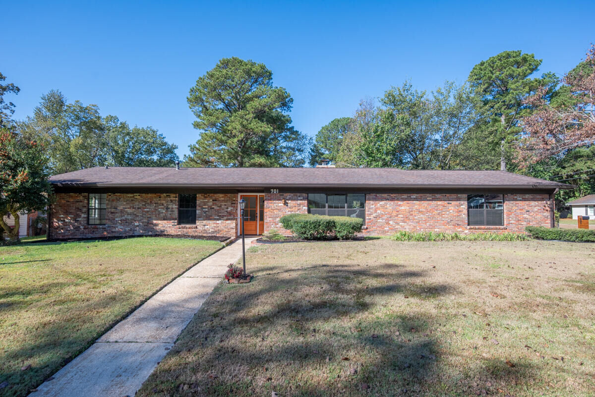 Property Photo:  701 Cypress  MS 39759 