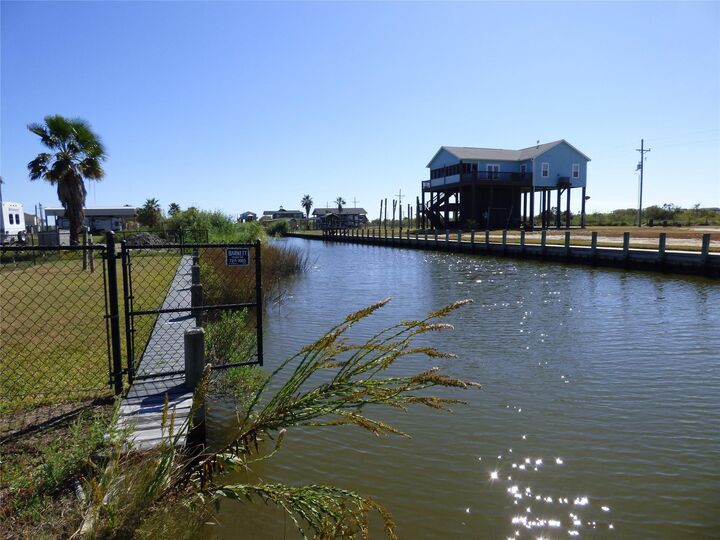 Property Photo: 1105 Van Sant TX 77617