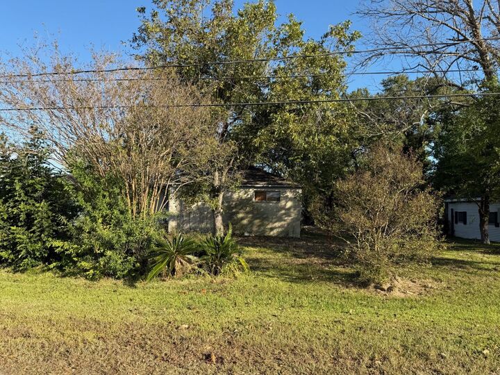Property Photo: 1809 S Main Street TX 77562
