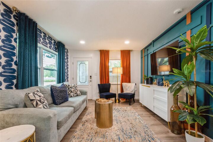 Property Photo: 6225 76th Avenue N FL 33781