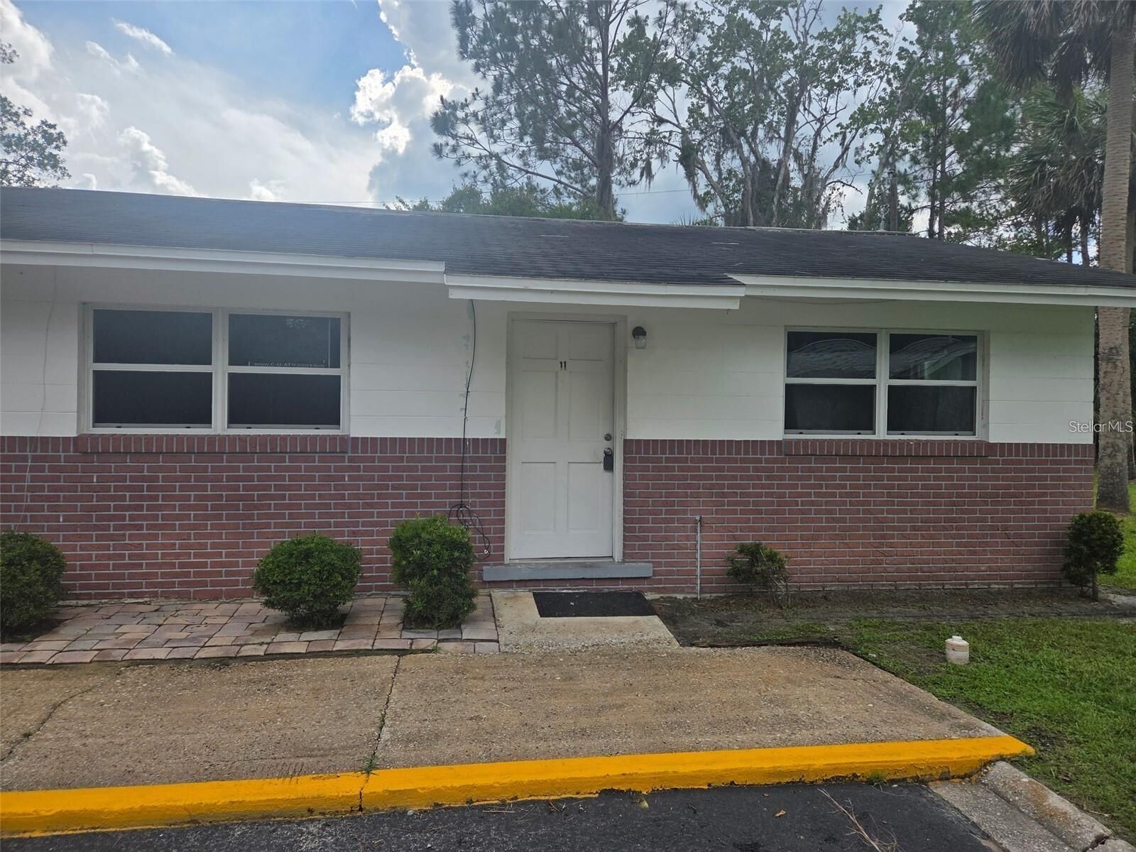 Property Photo: 401 Hibiscus Avenue FL 32110