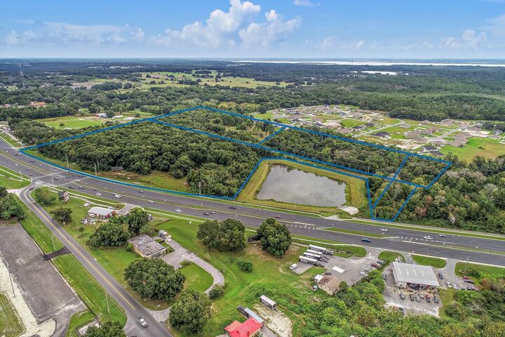 Property Photo: 2631 US-441 FL 34731