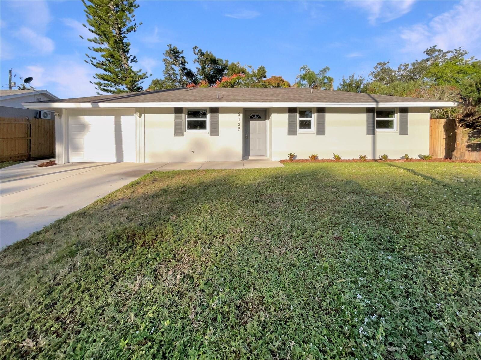 Property Photo:  2132 McIntosh Road  FL 34232