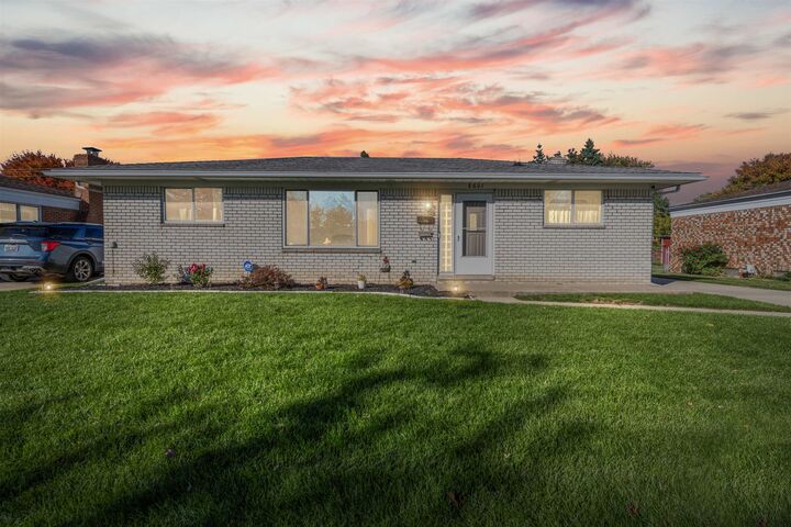 Property Photo:  8601 Alwardt Dr Drive  MI 48313 