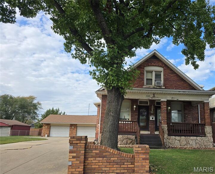 Property Photo:  2319 Washington Avenue  IL 62040 