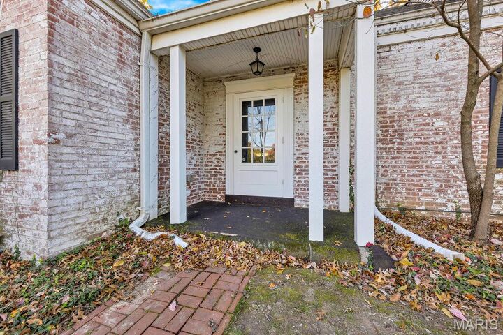 Property Photo:  6 Lamertin Lane  MO 63122 