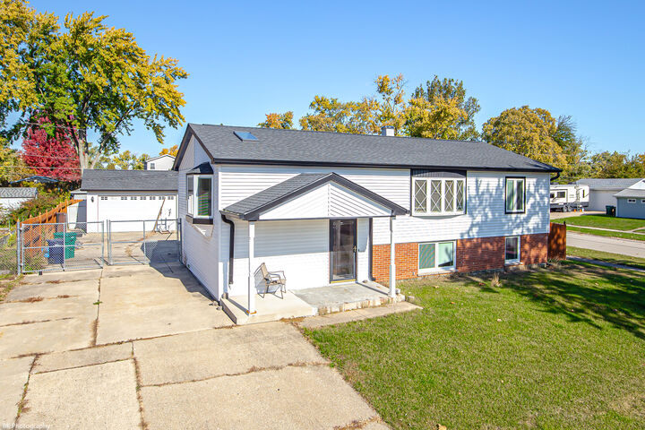 Property Photo: 9104 Fairway Drive IL 60462
