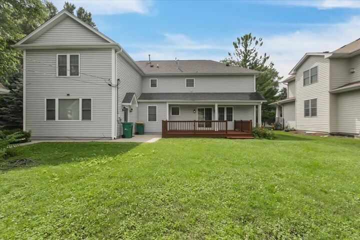 Property Photo: 927 S Charlotte Street IL 60148