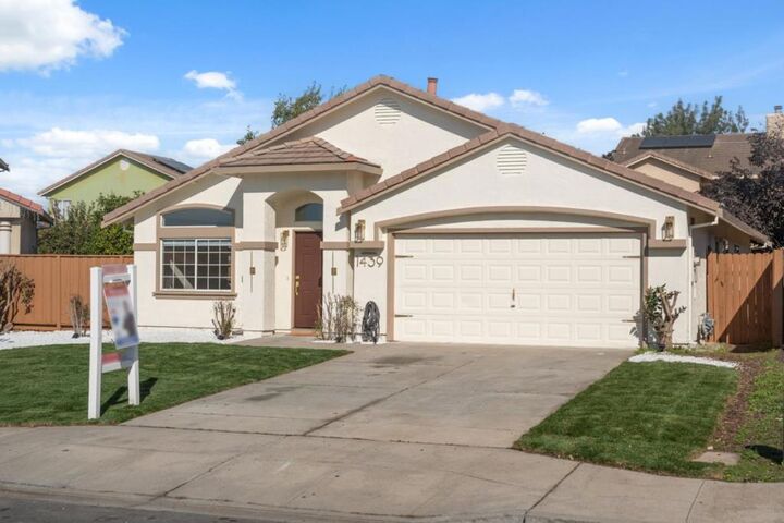 Property Photo:  1439 Wolf Court  CA 93905 