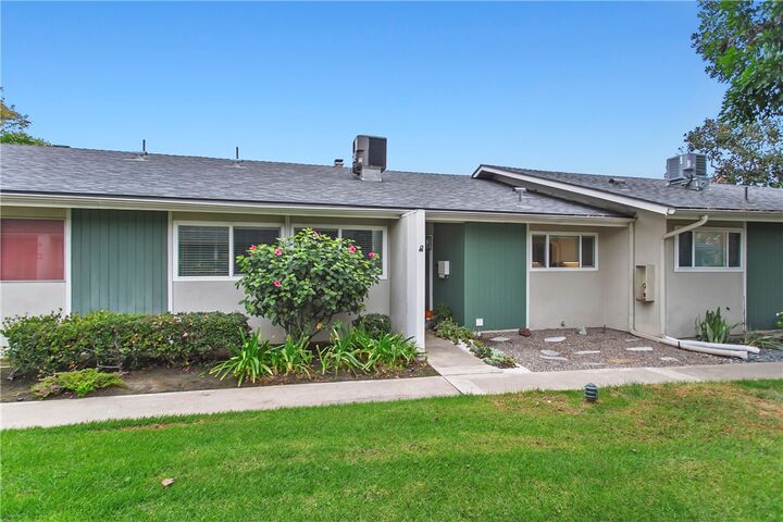 Property Photo:  1404 N Tustin E2  CA 92705 