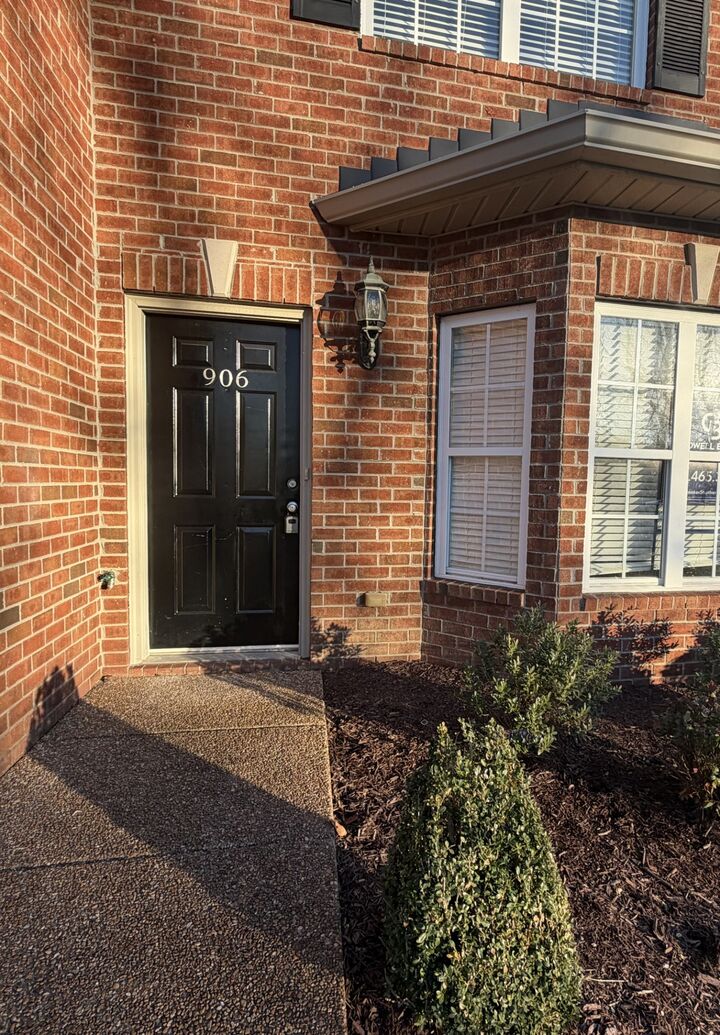 Property Photo:  906 Cashmere Dr  TN 37179 