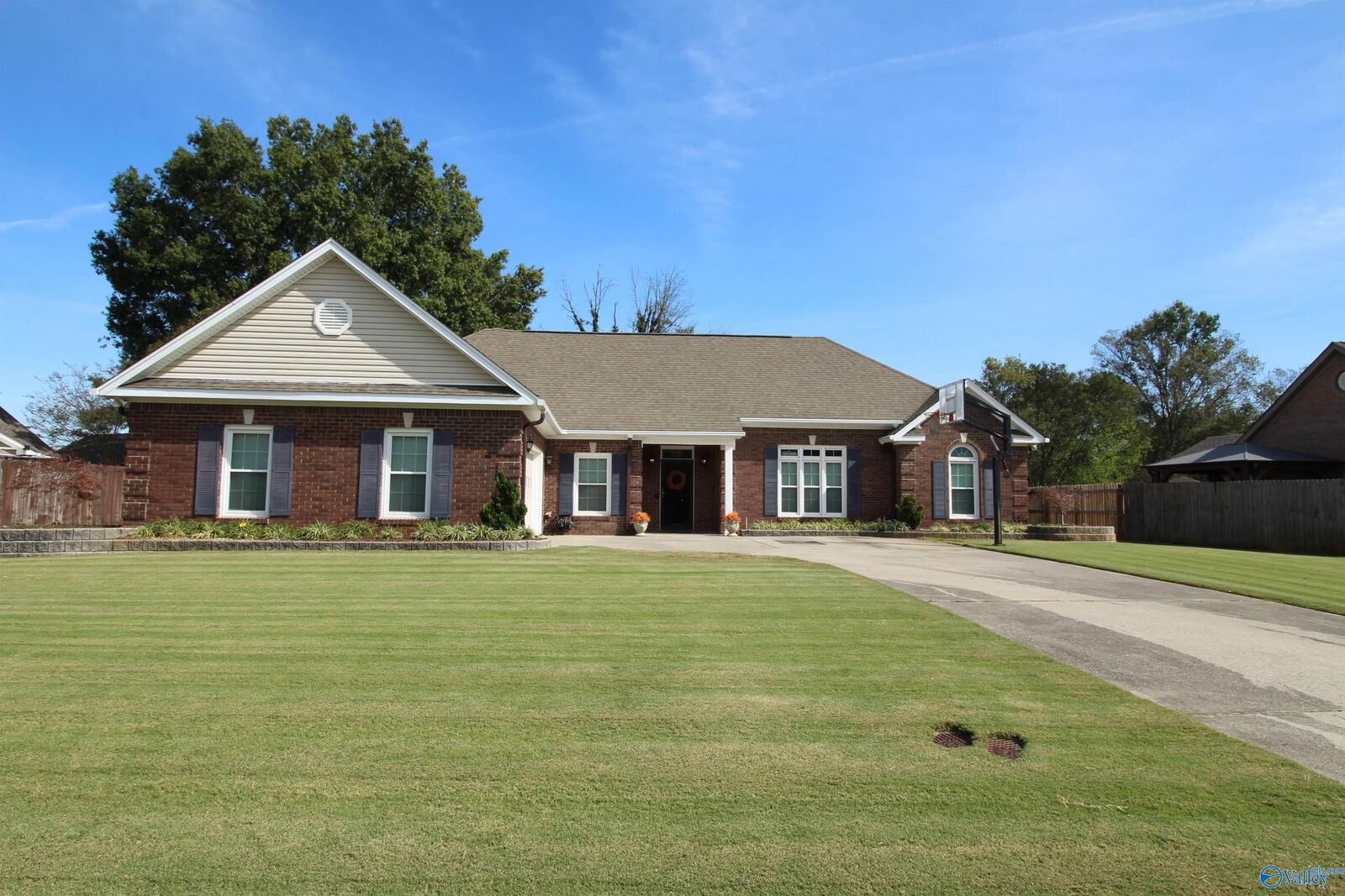 Property Photo: 2340 Villaret Drive SW AL 35803