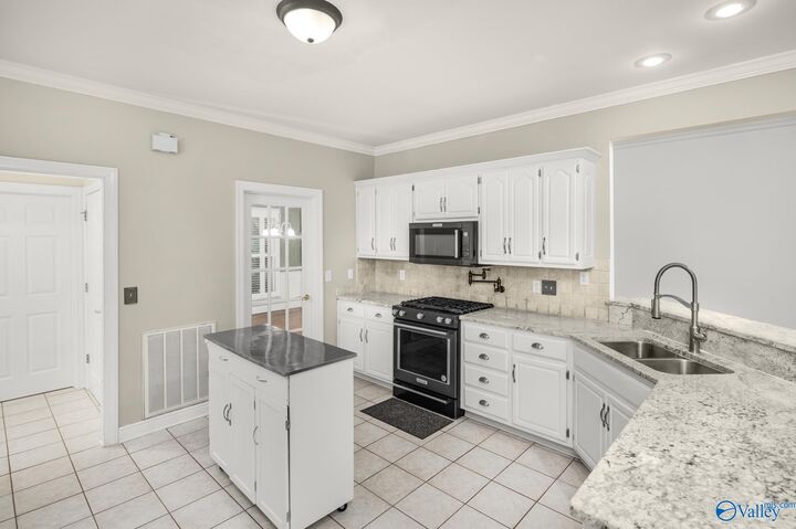 Property Photo: 2734 Deford Mill Road SE AL 35763