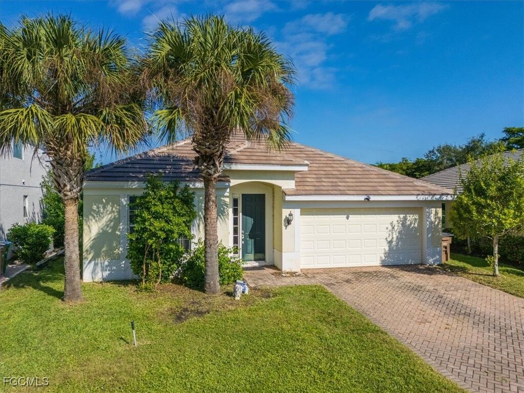 Property Photo:  2461 Sutherland Court  FL 33991 