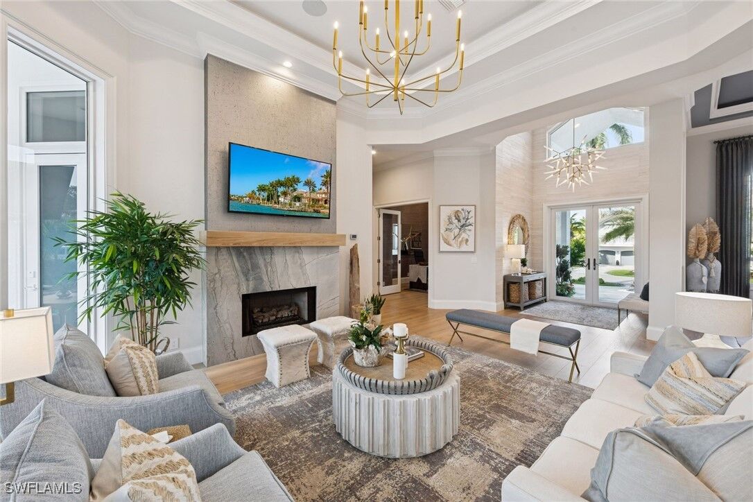 Property Photo: 470 17th Avenue S FL 34102