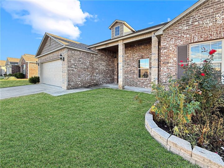 Property Photo:  2403 Maplewood Drive  AR 72745 
