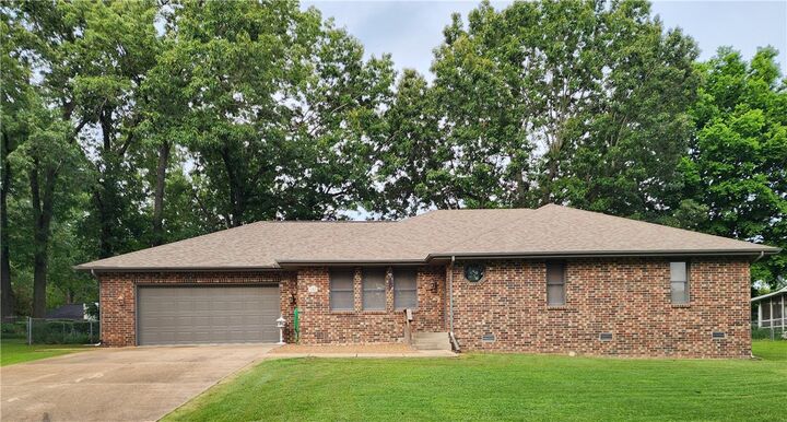 Property Photo: 1805 Van Buren Avenue AR 72653