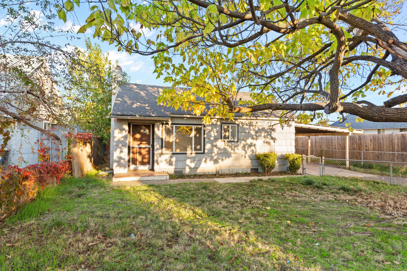 Property Photo: 410 Kenwood Avenue OR 97501