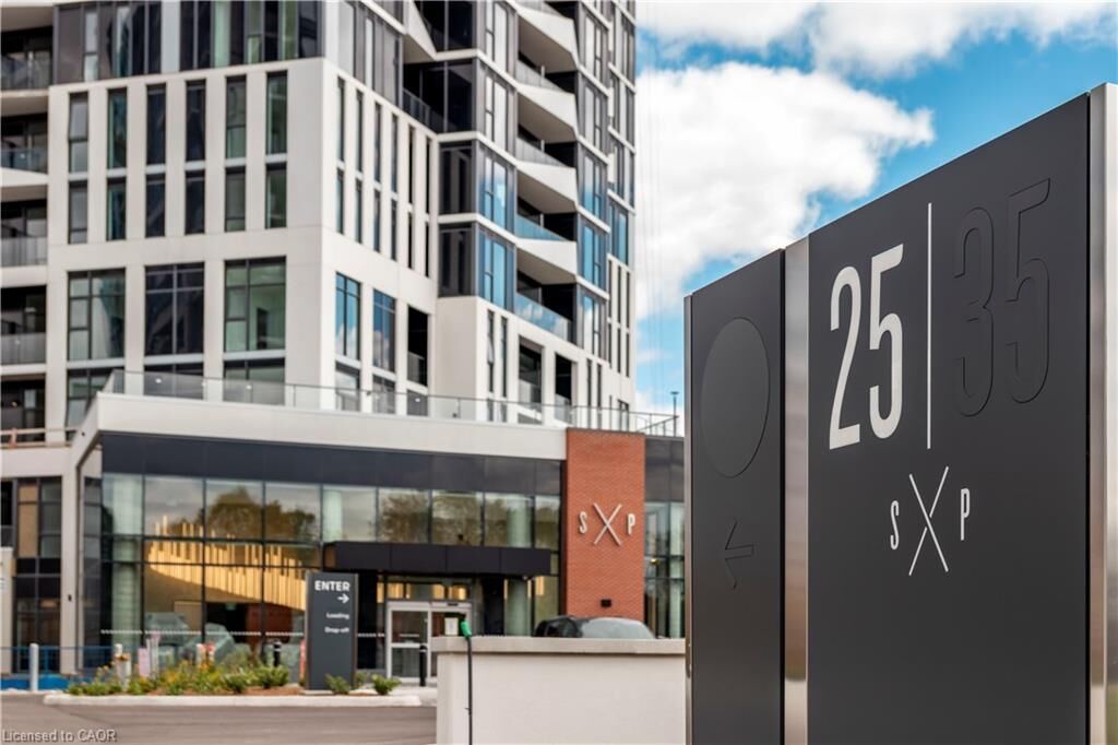 Property Photo: 25 Wellington Street S 2704 ON N2G 0G5