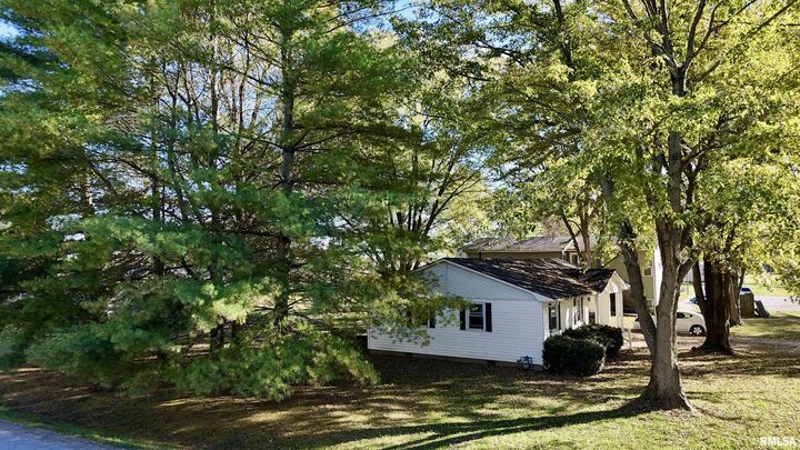 Property Photo:  109 E Galaxy Drive  IL 62898 